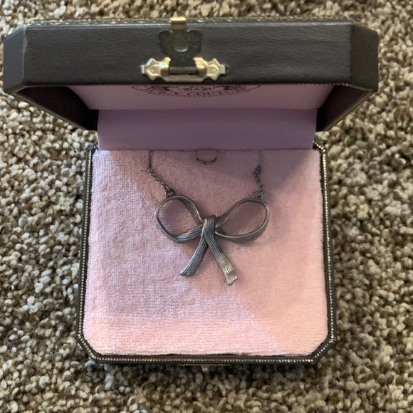 Juicy couture silver bow necklace - Picture 1 of 1